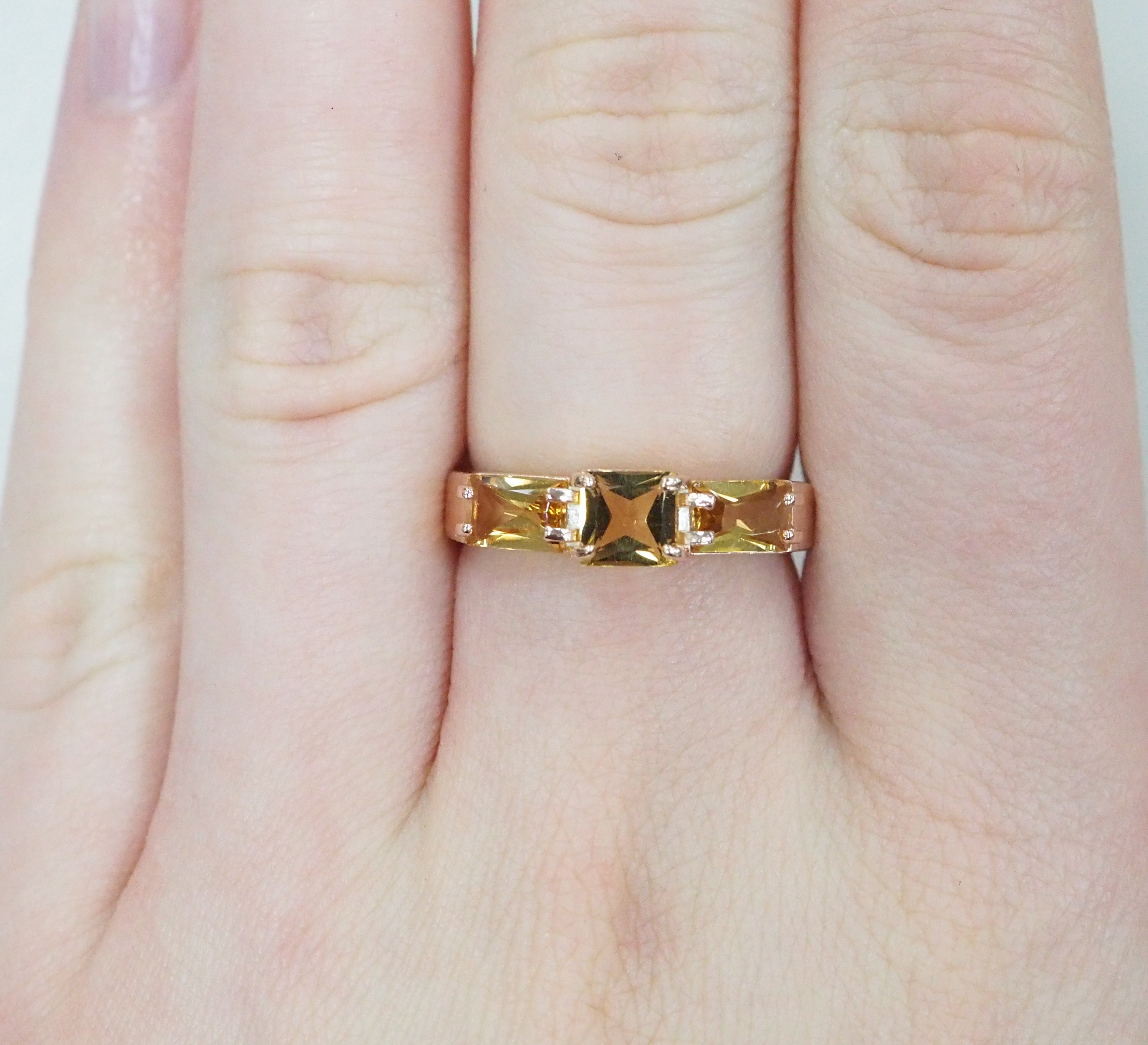 Серебряное кольцо с цитринами